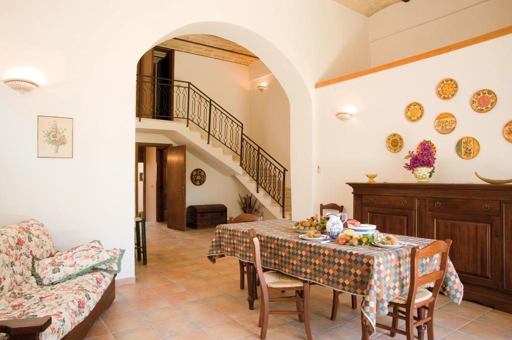 Tenuta Badessa Casalabate Δωμάτιο φωτογραφία
